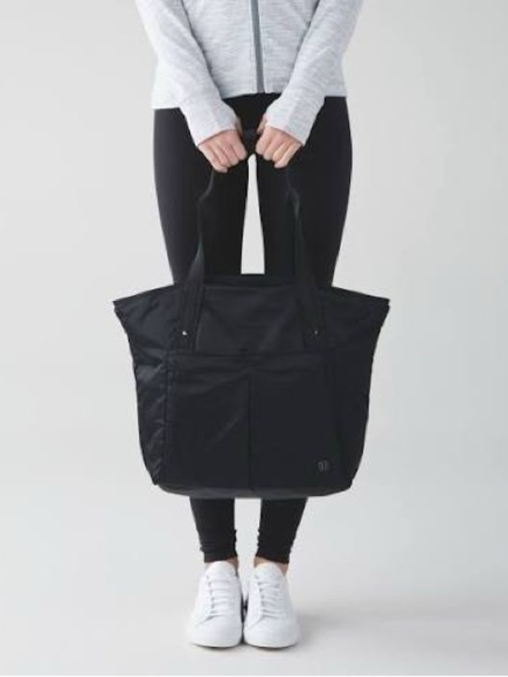 NWT Lululemon Live Free Tote 20L Black Yoga Gym Bag - Picture 4 of 6